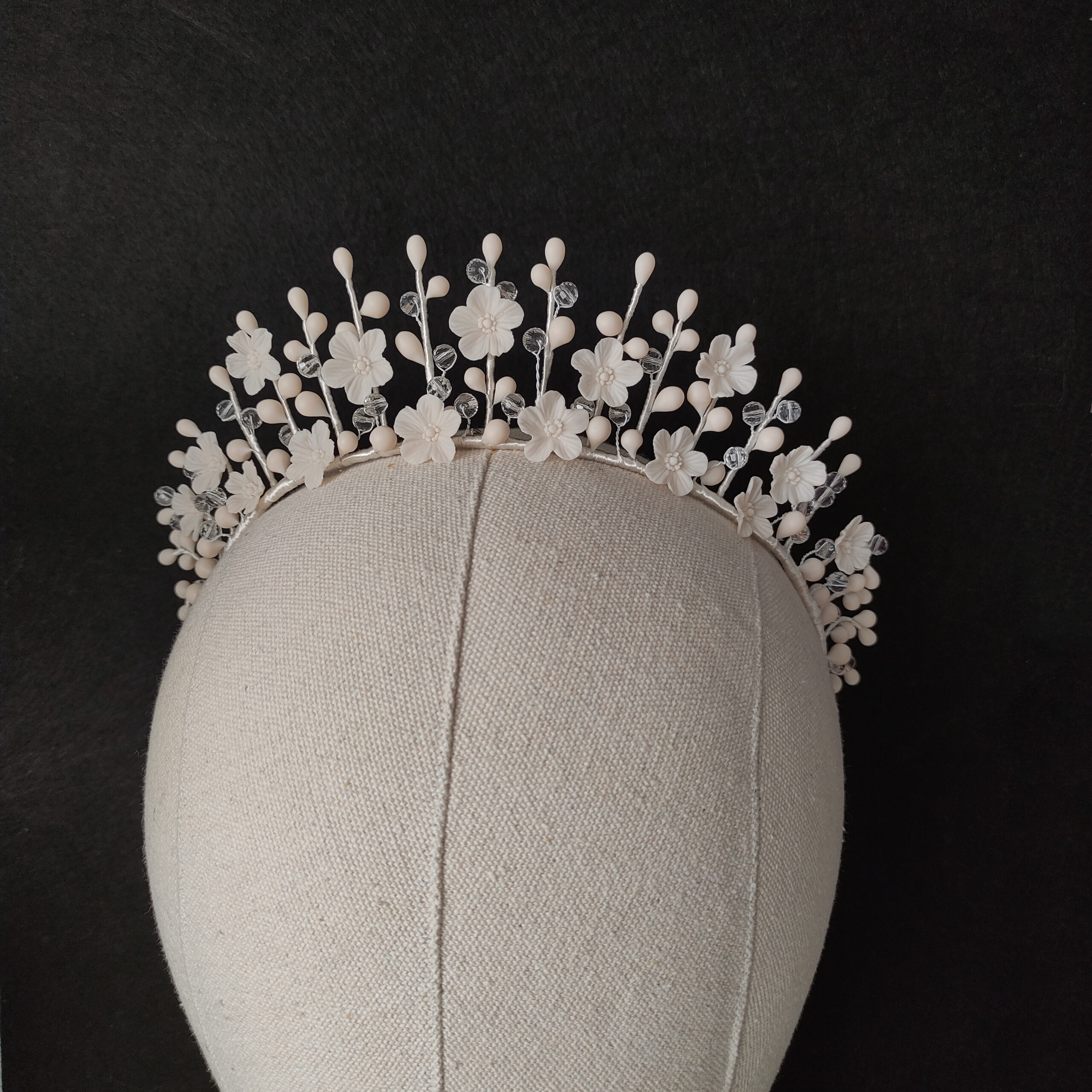 tiara de novia reina carlota, inspirada en las antiguas coronas nupciales de cera, corona artesanal de porcelana fría tiara de novia reina carlota, inspirada en las antiguas coronas nupciales de cera, corona artesanal de porcelana fría
