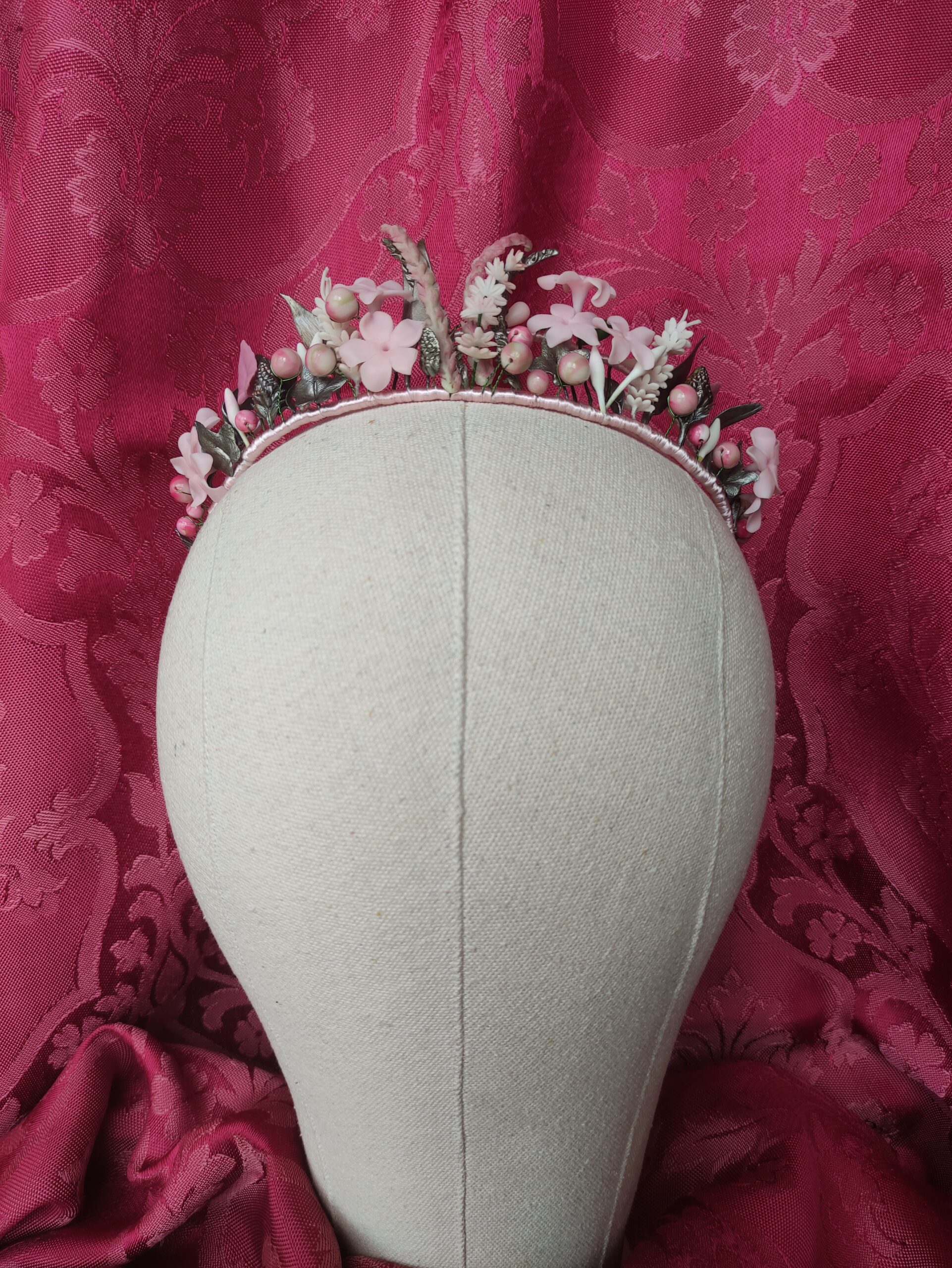 tiara hecha a mano con piezas de porcelana fría: flores, hojas, pistilos, ramitas y cuentas, en tonos rosa y plata, corona de novia tiara hecha a mano con piezas de porcelana fría: flores, hojas, pistilos, ramitas y cuentas, en tonos rosa y plata, corona de novia