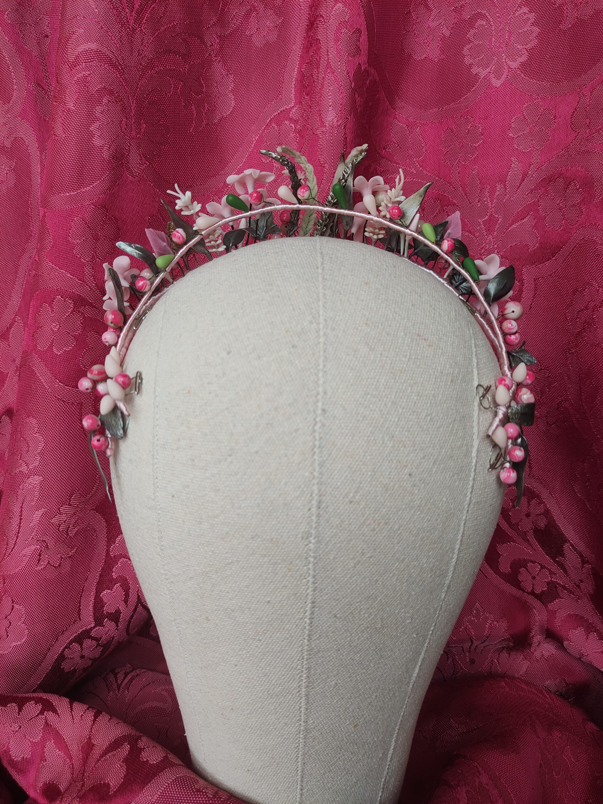 tiara hecha a mano con piezas de porcelana fría: flores, hojas, pistilos, ramitas y cuentas, en tonos rosa y plata, corona de novia tiara hecha a mano con piezas de porcelana fría: flores, hojas, pistilos, ramitas y cuentas, en tonos rosa y plata, corona de novia