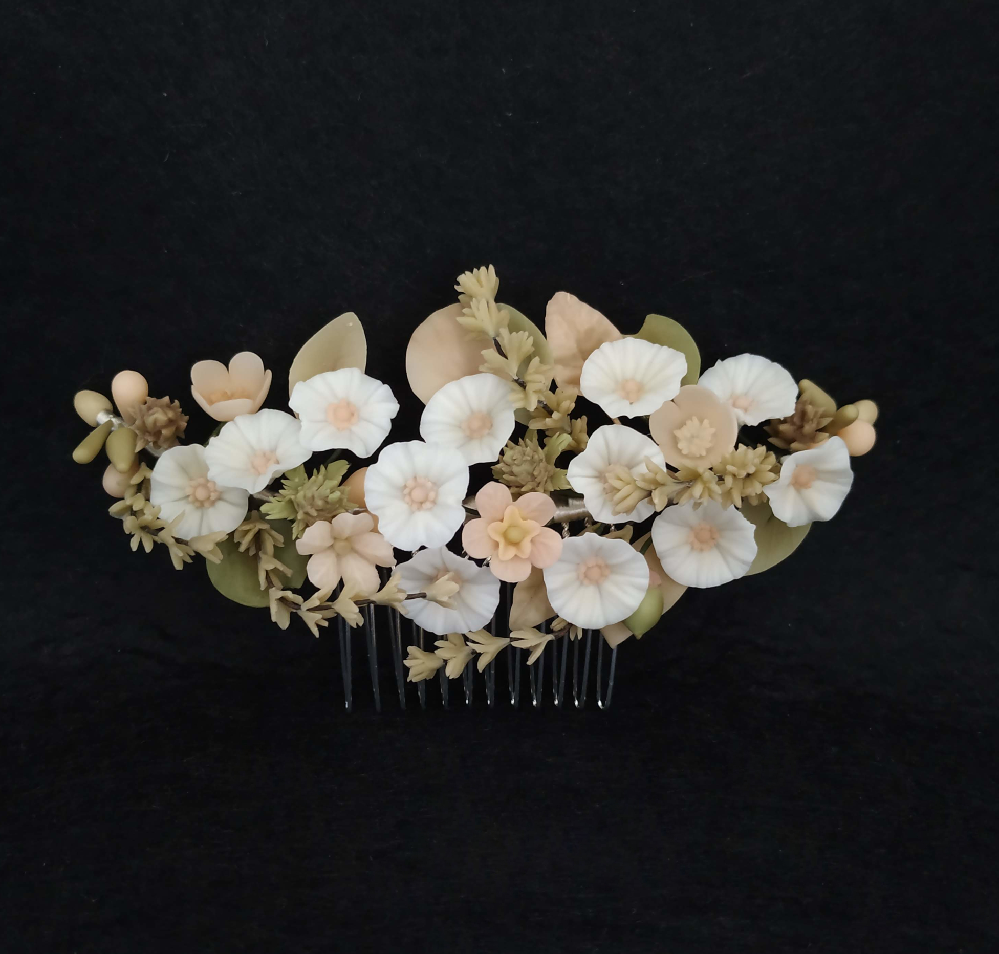 tocado de novia o comunión con motivos silvestres, inspirado en una dehesa, con flores, hojas, ramitas, cardos, bellotas, tocado campestre tocado de novia o comunión con motivos silvestres, inspirado en una dehesa, con flores, hojas, ramitas, cardos, bellotas, tocado campestre