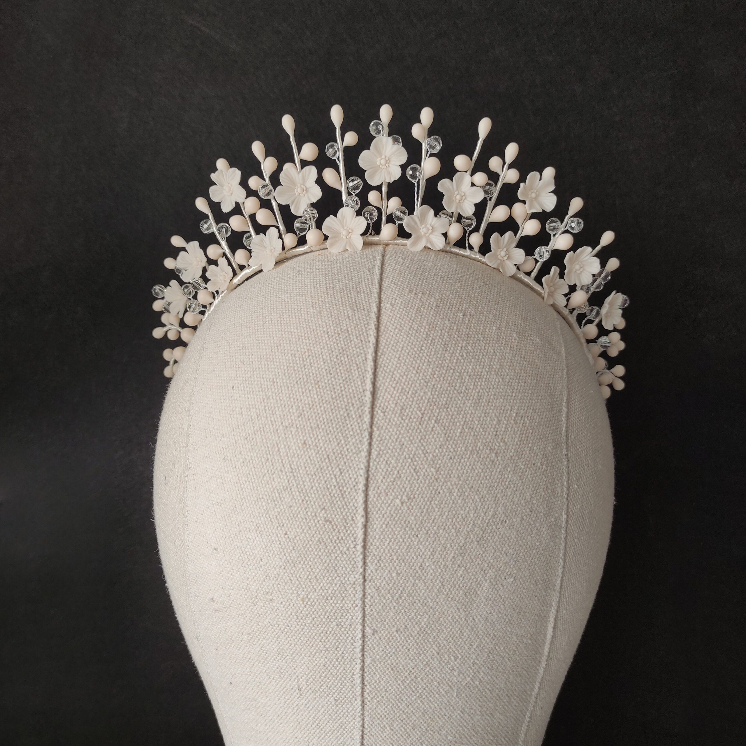 tiara de novia reina carlota, inspirada en las antiguas coronas nupciales de cera, corona artesanal de porcelana fría tiara de novia reina carlota, inspirada en las antiguas coronas nupciales de cera, corona artesanal de porcelana fría
