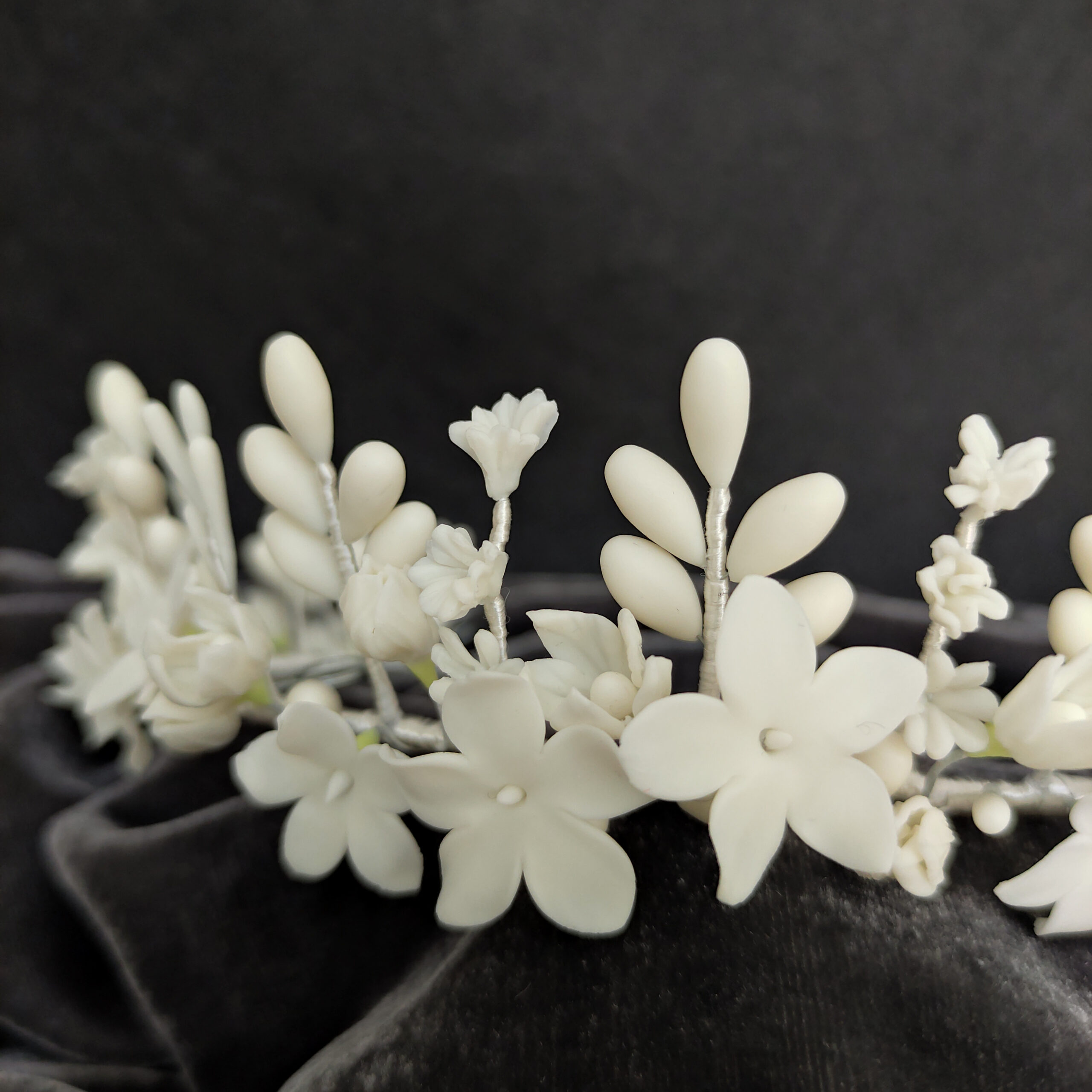 tiara de novia blanca con piezas de porcelana fría, totalmente hecha a mano, corona de flores y pistilos, corona blanca tiara de novia blanca con piezas de porcelana fría, totalmente hecha a mano, corona de flores y pistilos, corona blanca