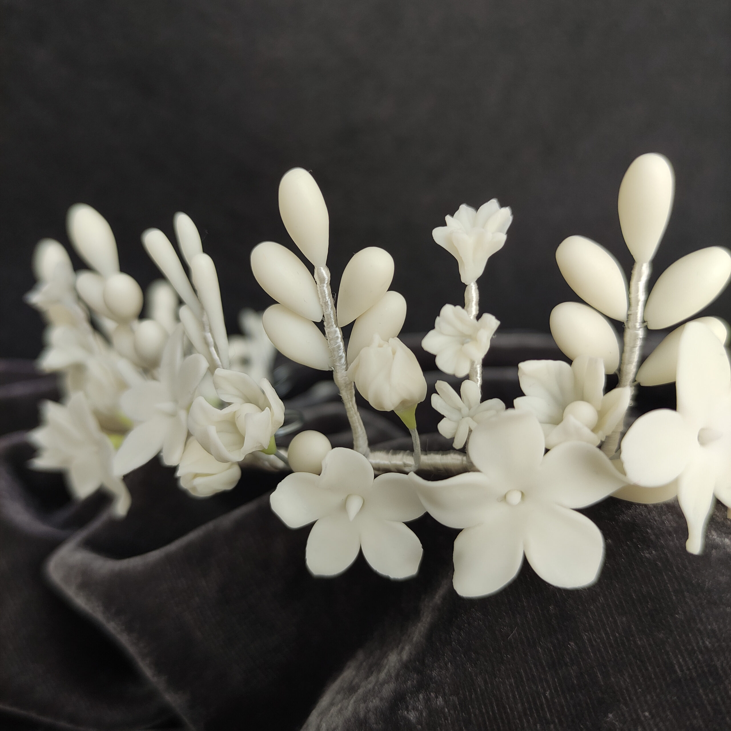 tiara de novia blanca con piezas de porcelana fría, totalmente hecha a mano, corona de flores y pistilos, corona blanca tiara de novia blanca con piezas de porcelana fría, totalmente hecha a mano, corona de flores y pistilos, corona blanca