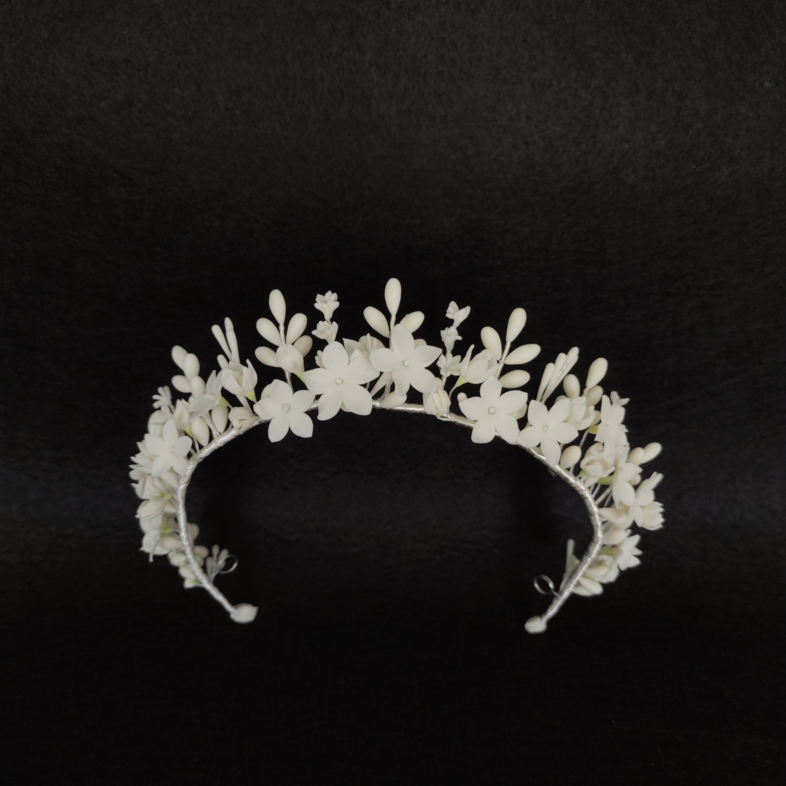tiara de novia blanca con piezas de porcelana fría, totalmente hecha a mano, corona de flores y pistilos, corona blanca tiara de novia blanca con piezas de porcelana fría, totalmente hecha a mano, corona de flores y pistilos, corona blanca
