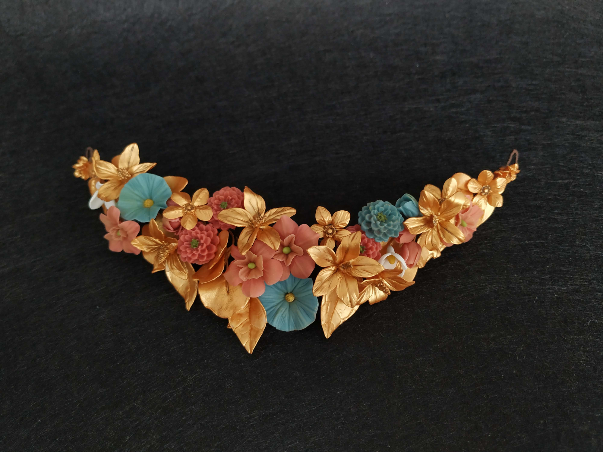 tocado de novia con flores doradas, rosa y azules de porcelana fría/tocado trasero invitadas o comunión/corona tocado de novia con flores doradas, rosa y azules de porcelana fría/tocado trasero invitadas o comunión/corona
