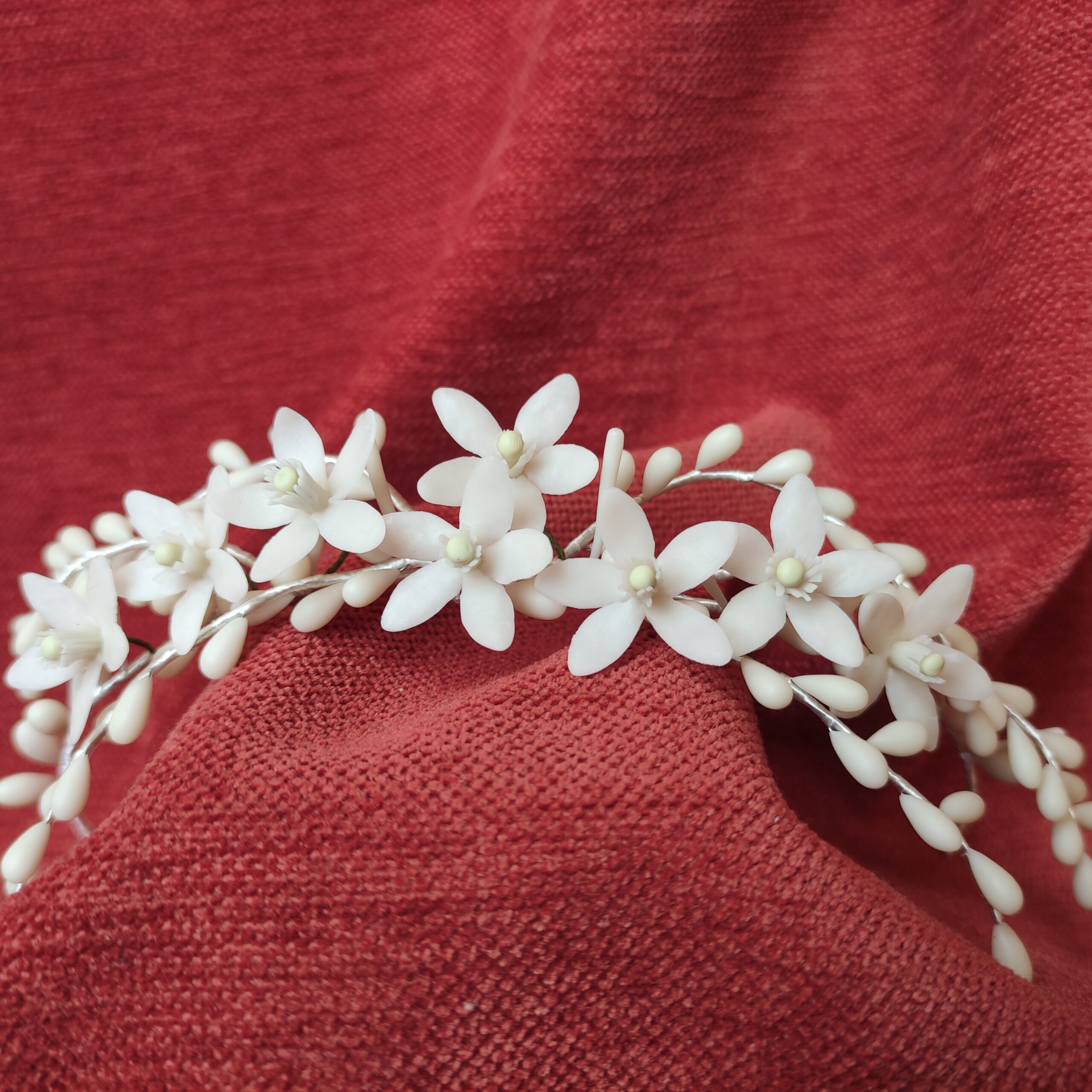 tocado de novia en color blanco envejecido, con azahares y pistilos de porcelana fría, tocado trasero o diadema tocado de novia en color blanco envejecido, con azahares y pistilos de porcelana fría, tocado trasero o diadema