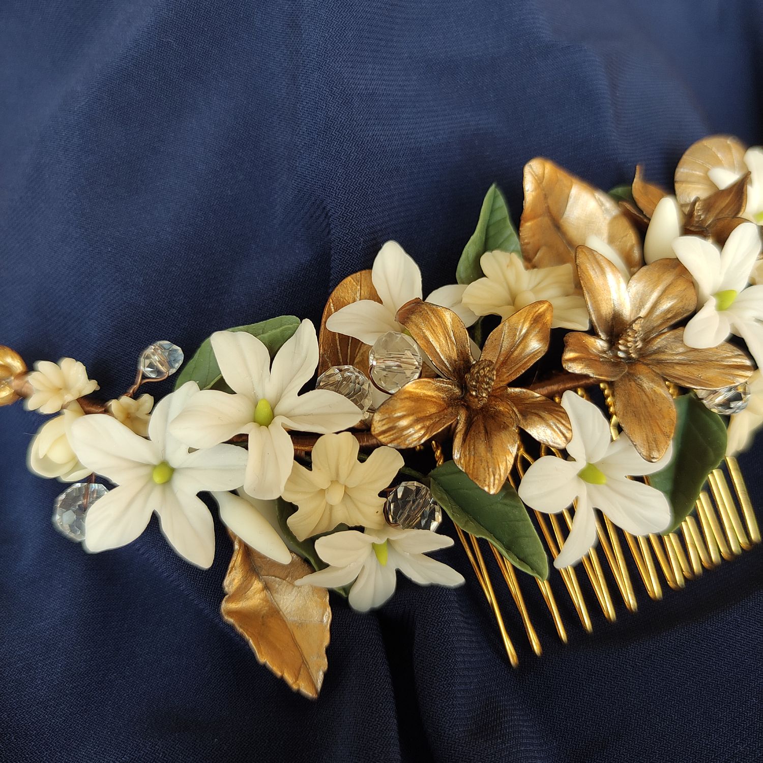 peinecillo orfir Handmade floral wedding hair comb with delicate porcelain flowers and sparkling crystal accents.